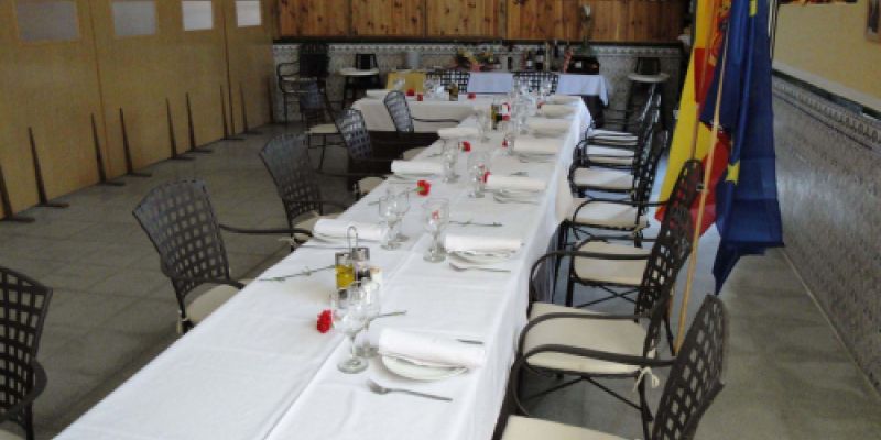 Mesa preparada para celebración